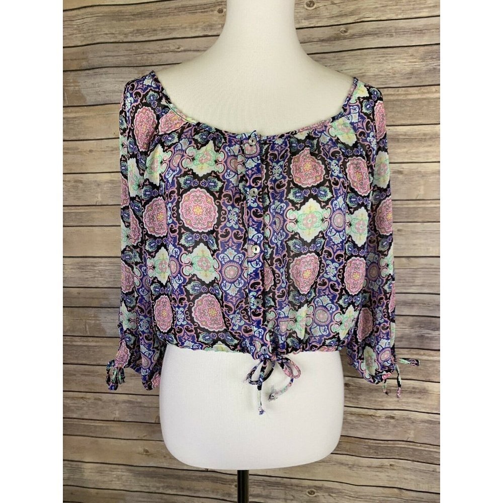 Olsenboye XS Button Front Cropped Shirt Medallion